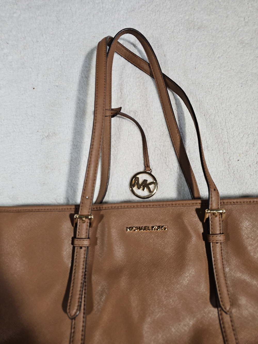 Michael Kors Jet Set Travel Handbag. - Picture 4 of 13
